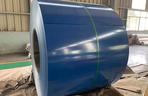 彩鋼卷在現(xiàn)代建筑中的多重應用與優(yōu)勢